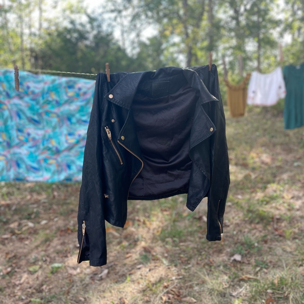 BlankNYC black vegan leather cropped moto jacket size XL